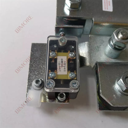 1 juego/lote de limitador de fuerza de cierre de puerta de ascensor para QKS9, piezas de ascensor 250676 y 250677