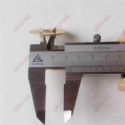 100 piezas/lote DEE2739693 Cadena de escalera mecánica Arandela de latón D30/13 mm S = 1 mm para 13 kV