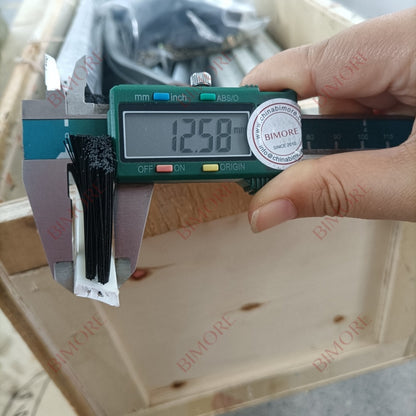 Escalator Parts Single-row Skirt Deflector Brush 12.5*42 W 12.5mm H 42mm With Aluminum Alloy Base Customize