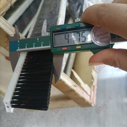 Escalator Parts Single-row Skirt Deflector Brush 12.5*42 W 12.5mm H 42mm With Aluminum Alloy Base Customize