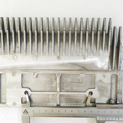 20pcs GAA453BM-Right Escalator Comb 24 Teeth Escalator Metal Comb Escalator Parts