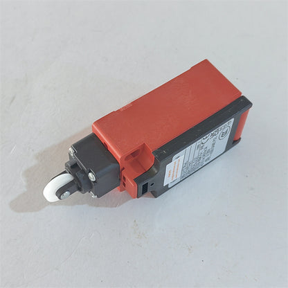 5PCS/LOT Elevator Limit Switch I88-UV1Z RiwL GBA177HK1